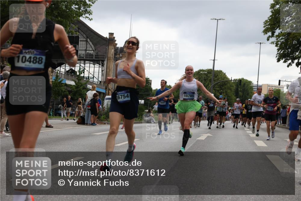 29.06.2025 - hella hamburg halbmarathon Yannick Fuchs http://msf.ph/oto/8371612 29.06.2025 10:53:43 20KM 2780, 3169, 4238, 4379, 4796, 4986, 6327, 6470, 7824, 8030, 8326, 8481, 8807, 9741, 9985, 10488, 10587, 11018, 11114, 11158, 11159, 11250, 11757, 12406, 12779, 13036, 13706, 14471, 14928, 15083, 15525, 15785, 15914, 16227, 16530, 16754, 16915, 17176, 17304, 17860, 18377, 18485, 18855, 19178 meine-sportfotos.de