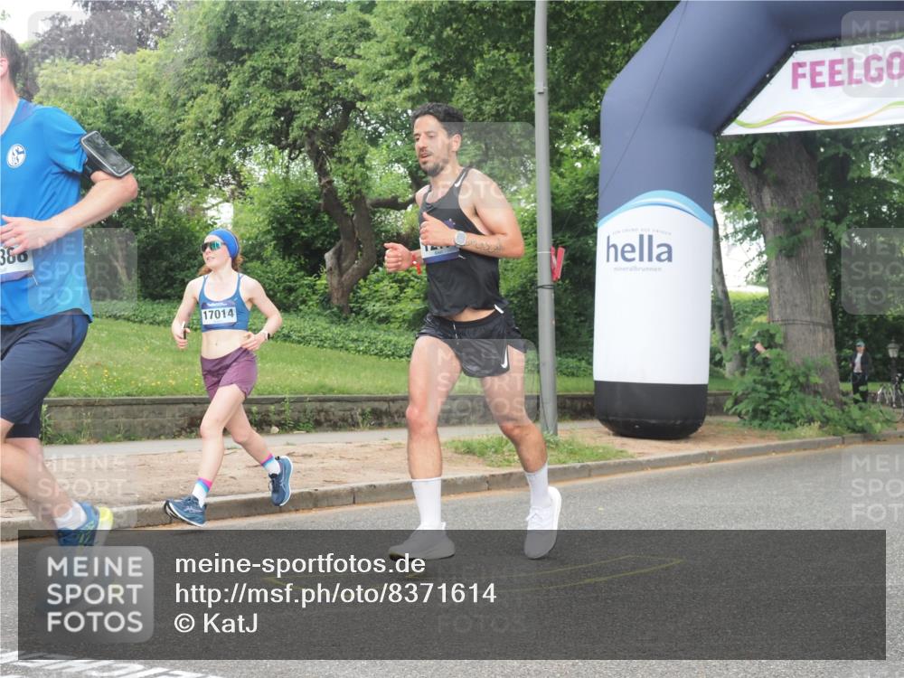 29.06.2025 - hella hamburg halbmarathon KatJ http://msf.ph/oto/8371614 29.06.2025 10:23:46 Zwischen KM18-KM19 57, 1217, 6169, 7884, 7972 meine-sportfotos.de