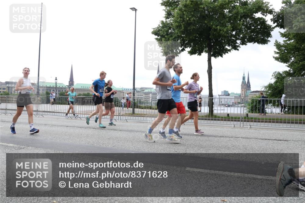 29.06.2025 - hella hamburg halbmarathon Lena Gebhardt http://msf.ph/oto/8371628 29.06.2025 10:48:58 Lombardsbrücke 7203, 1559, 1915, 1142, 1167, 1584, 2160, 2395, 2437, 2438, 2541, 2713, 2716, 2792, 2927, 3070, 3086, 3215, 3253, 4403, 5010, 5118, 5479, 5480, 5551, 6015, 6437, 6566, 6979, 7062, 7203, 7931, 7936, 7947, 7948, 8719, 8760, 9245, 9341, 9359, 9552, 9787, 10033, 10038, 10059, 10081, 10204, 10366, 10524, 10654, 10656, 10782, 10785, 11000, 11031, 11192, 11364, 11365, 13814, 13845, 15715, 16498, 16499, 16701 meine-sportfotos.de