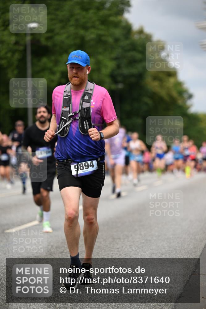 29.06.2025 - hella hamburg halbmarathon Dr. Thomas Lammeyer http://msf.ph/oto/8371640 29.06.2025 10:42:05 Kennedybrücke 1337, 1475, 1799, 1985, 2016, 2124, 2853, 3010, 3246, 3286, 3880, 4762, 5139, 5522, 5523, 5875, 6697, 6955, 7124, 7321, 7629, 8696, 8811, 8985, 9391, 9524, 9894, 10025, 10146, 10506, 10836, 11087, 11164 meine-sportfotos.de