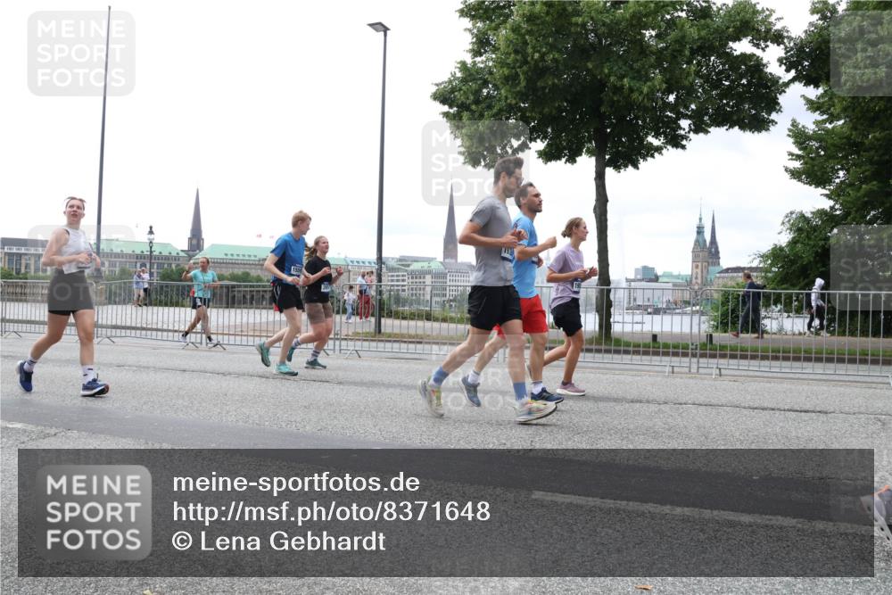 29.06.2025 - hella hamburg halbmarathon Lena Gebhardt http://msf.ph/oto/8371648 29.06.2025 10:48:58 Lombardsbrücke 1558, 193, 1142, 1167, 1584, 2160, 2395, 2437, 2438, 2541, 2713, 2716, 2792, 2927, 3070, 3086, 3215, 3253, 4403, 5010, 5118, 5479, 5480, 5551, 6015, 6437, 6566, 6979, 7062, 7203, 7931, 7936, 7947, 7948, 8719, 8760, 9245, 9341, 9359, 9552, 9787, 10033, 10038, 10059, 10081, 10204, 10366, 10524, 10654, 10656, 10782, 10785, 11000, 11031, 11192, 11364, 11365, 13814, 13845, 15715, 16498, 16499, 16701 meine-sportfotos.de