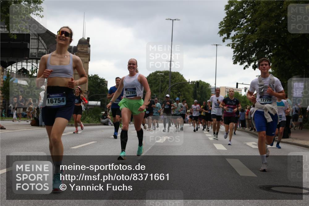 29.06.2025 - hella hamburg halbmarathon Yannick Fuchs http://msf.ph/oto/8371661 29.06.2025 10:53:43 20KM 2780, 3169, 4238, 4379, 4796, 4986, 6327, 6470, 7824, 8030, 8326, 8481, 8807, 9741, 9985, 10488, 10587, 11018, 11114, 11158, 11159, 11250, 11757, 12406, 12779, 13036, 13706, 14471, 14928, 15083, 15525, 15785, 15914, 16227, 16530, 16754, 16915, 17176, 17304, 17860, 18377, 18485, 18855, 19178 meine-sportfotos.de