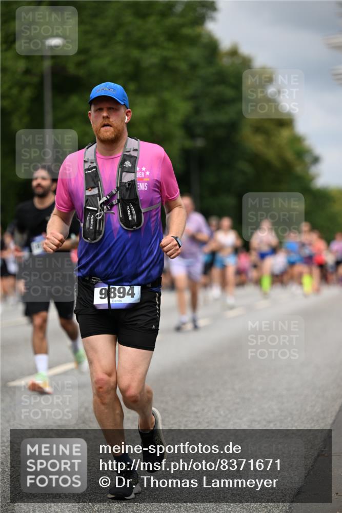 29.06.2025 - hella hamburg halbmarathon Dr. Thomas Lammeyer http://msf.ph/oto/8371671 29.06.2025 10:42:06 Kennedybrücke 1337, 1475, 1799, 1985, 2016, 2124, 2853, 3010, 3246, 3286, 3880, 4762, 5139, 5522, 5523, 5875, 6697, 6955, 7124, 7321, 7629, 8696, 8811, 8985, 9391, 9524, 9894, 10025, 10146, 10506, 10836, 11087, 11164 meine-sportfotos.de