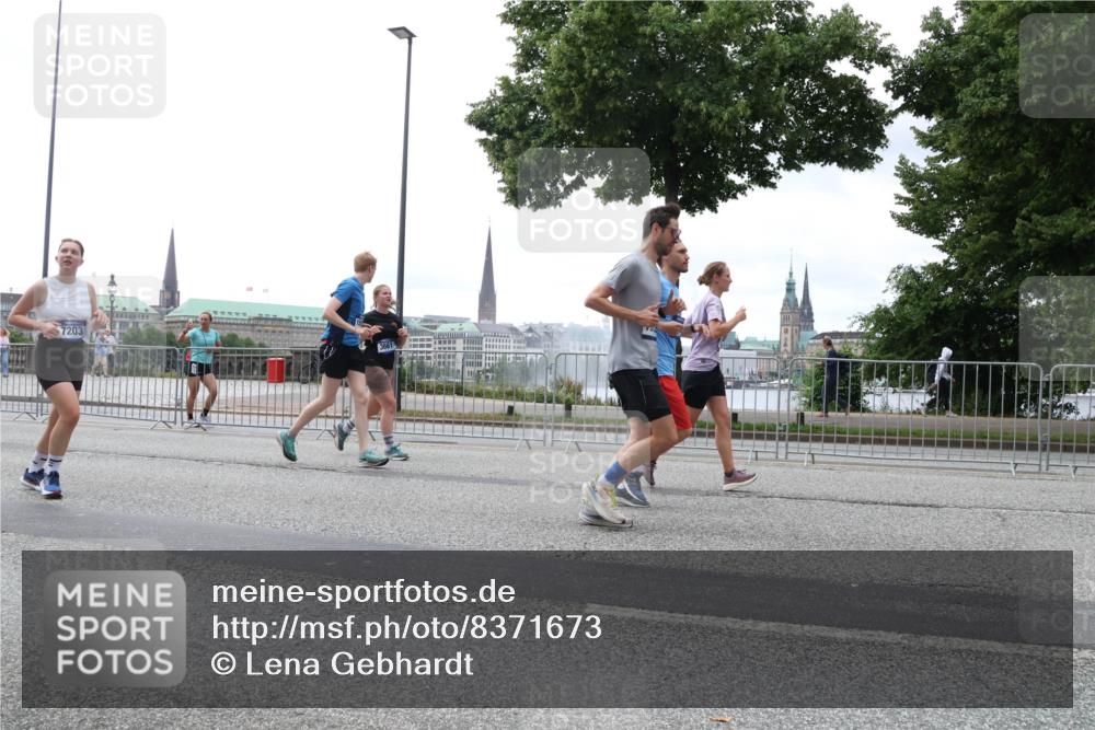 29.06.2025 - hella hamburg halbmarathon Lena Gebhardt http://msf.ph/oto/8371673 29.06.2025 10:48:58 Lombardsbrücke 7203, 3661, 1142, 1167, 1584, 2160, 2395, 2437, 2438, 2541, 2713, 2716, 2792, 2927, 3070, 3086, 3215, 3253, 4403, 5010, 5118, 5479, 5480, 5551, 6015, 6437, 6566, 6979, 7062, 7203, 7931, 7936, 7947, 7948, 8719, 8760, 9245, 9341, 9359, 9552, 9787, 10033, 10038, 10059, 10081, 10204, 10366, 10524, 10654, 10656, 10782, 10785, 11000, 11031, 11192, 11364, 11365, 13814, 13845, 15715, 16498, 16499, 16701 meine-sportfotos.de