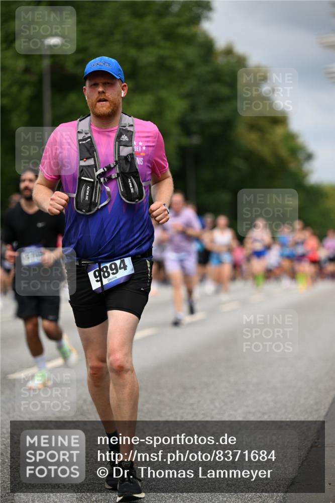 29.06.2025 - hella hamburg halbmarathon Dr. Thomas Lammeyer http://msf.ph/oto/8371684 29.06.2025 10:42:06 Kennedybrücke 1337, 1475, 1799, 1985, 2016, 2124, 2853, 3010, 3246, 3286, 3880, 4762, 5139, 5522, 5523, 5875, 6697, 6955, 7124, 7321, 7629, 8696, 8811, 8985, 9391, 9524, 9894, 10025, 10146, 10506, 10836, 11087, 11164 meine-sportfotos.de