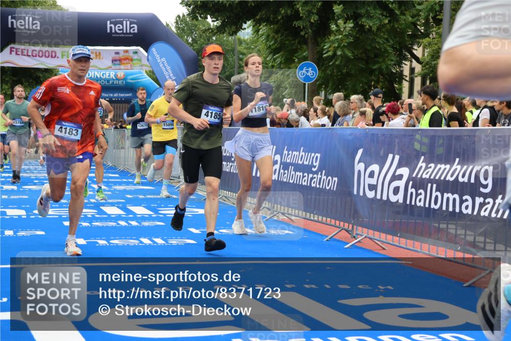 29.06.2025 - hella hamburg halbmarathon Strokosch-Dieckow http://msf.ph/oto/8371723 29.06.2025 10:49:20 Ziel 1342, 1476, 2878, 4183, 4185, 6158, 8112, 9348, 10053, 10189, 11339, 11779, 11819, 12670, 13269, 13450, 14526, 14838, 15422, 15784, 15894, 15966, 16369, 16891, 18476, 18887, 18960 meine-sportfotos.de