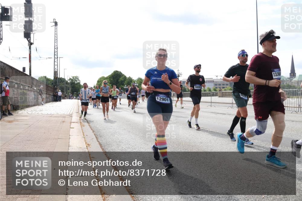 29.06.2025 - hella hamburg halbmarathon Lena Gebhardt http://msf.ph/oto/8371728 29.06.2025 10:14:56 Lombardsbrücke 16036, 14195, 12901, 5608, 13366, 1071, 1296, 1379, 1406, 1575, 1728, 1745, 2046, 2140, 2281, 2494, 2601, 2690, 2990, 3020, 3025, 3154, 3454, 3507, 3509, 3513, 3691, 3756, 3834, 3844, 4495, 4641, 5191, 5608, 5670, 5800, 5981, 6181, 6248, 6317, 6935, 7195, 7439, 7802, 7881, 8055, 8147, 8237, 8239, 8275, 8522, 8563, 8609, 8755, 8854, 9113, 9173, 9556, 9663, 9709, 9911, 9975, 10224, 10391, 10589, 10610, 10717, 10963, 11271, 11598 meine-sportfotos.de