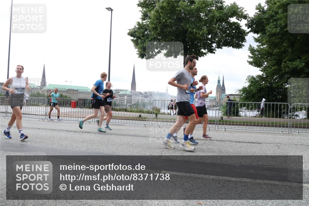 29.06.2025 - hella hamburg halbmarathon Lena Gebhardt http://msf.ph/oto/8371738 29.06.2025 10:48:58 Lombardsbrücke 7203, 1142, 1167, 1584, 2160, 2395, 2437, 2438, 2541, 2713, 2716, 2792, 2927, 3070, 3086, 3215, 3253, 4403, 5010, 5118, 5479, 5480, 5551, 6015, 6437, 6566, 6979, 7062, 7203, 7931, 7936, 7947, 7948, 8719, 8760, 9245, 9341, 9359, 9552, 9787, 10033, 10038, 10059, 10081, 10204, 10366, 10524, 10654, 10656, 10782, 10785, 11000, 11031, 11192, 11364, 11365, 13814, 13845, 15715, 16498, 16499, 16701 meine-sportfotos.de