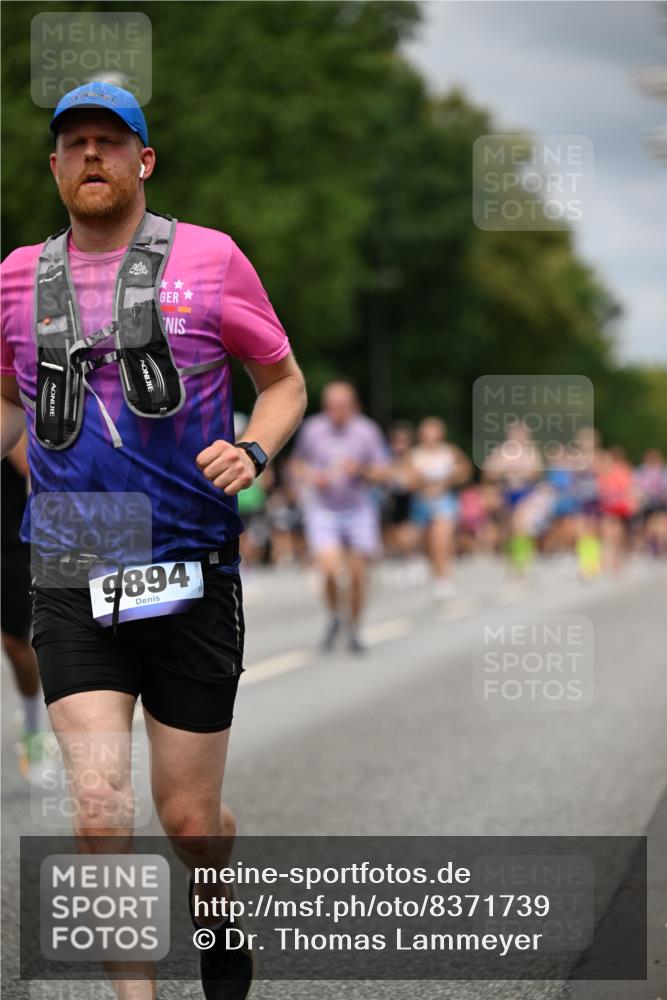 29.06.2025 - hella hamburg halbmarathon Dr. Thomas Lammeyer http://msf.ph/oto/8371739 29.06.2025 10:42:06 Kennedybrücke 1337, 1475, 1799, 1985, 2016, 2124, 2853, 3010, 3246, 3286, 3880, 4762, 5139, 5522, 5523, 5875, 6697, 6955, 7124, 7321, 7629, 8696, 8811, 8985, 9391, 9524, 9894, 10025, 10146, 10506, 10836, 11087, 11164 meine-sportfotos.de