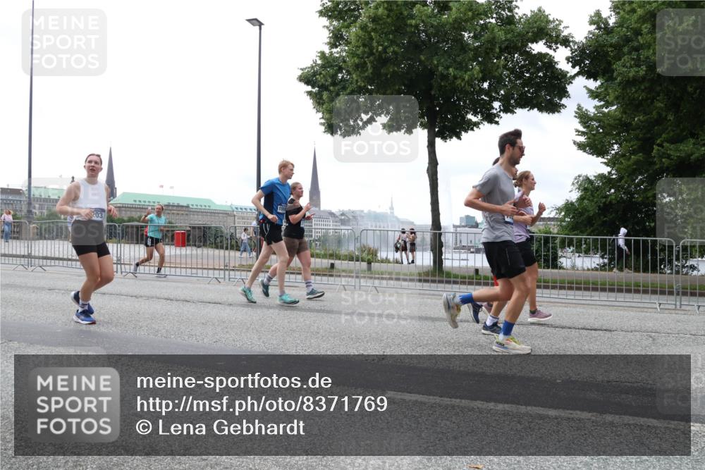 29.06.2025 - hella hamburg halbmarathon Lena Gebhardt http://msf.ph/oto/8371769 29.06.2025 10:48:58 Lombardsbrücke 203, 1142, 1167, 1584, 2160, 2395, 2437, 2438, 2541, 2713, 2716, 2792, 2927, 3070, 3086, 3215, 3253, 4403, 5010, 5118, 5479, 5480, 5551, 6015, 6437, 6566, 6979, 7062, 7203, 7931, 7936, 7947, 7948, 8719, 8760, 9245, 9341, 9359, 9552, 9787, 10033, 10038, 10059, 10081, 10204, 10366, 10524, 10654, 10656, 10782, 10785, 11000, 11031, 11192, 11364, 11365, 13814, 13845, 15715, 16498, 16499, 16701 meine-sportfotos.de