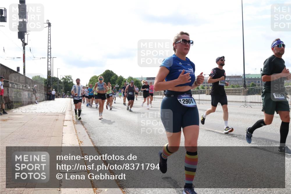 29.06.2025 - hella hamburg halbmarathon Lena Gebhardt http://msf.ph/oto/8371794 29.06.2025 10:14:56 Lombardsbrücke 13393, 16036, 5608, 14195, 12901, 953, 1071, 1296, 1379, 1406, 1575, 1728, 1745, 2046, 2140, 2281, 2494, 2601, 2690, 2990, 3020, 3025, 3154, 3454, 3507, 3509, 3513, 3691, 3756, 3834, 3844, 4495, 4641, 5191, 5608, 5670, 5800, 5981, 6181, 6248, 6317, 6935, 7195, 7439, 7802, 7881, 8055, 8147, 8237, 8239, 8275, 8522, 8563, 8609, 8755, 8854, 9113, 9173, 9556, 9663, 9709, 9911, 9975, 10224, 10391, 10589, 10610, 10717, 10963, 11271, 11598 meine-sportfotos.de