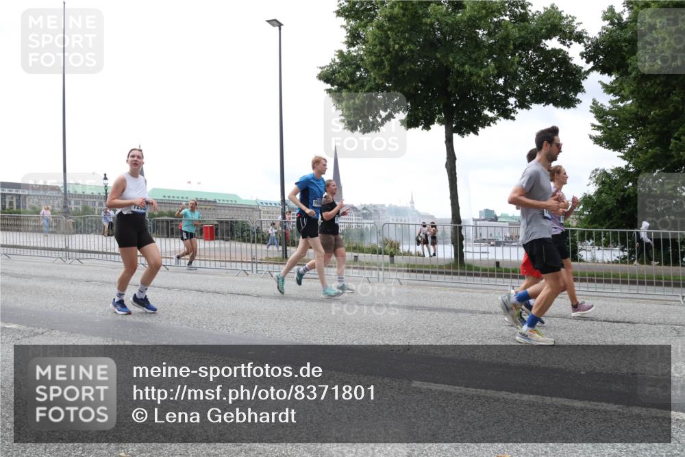 29.06.2025 - hella hamburg halbmarathon Lena Gebhardt http://msf.ph/oto/8371801 29.06.2025 10:48:58 Lombardsbrücke 7263, 1142, 1167, 1584, 2160, 2395, 2437, 2438, 2541, 2713, 2716, 2792, 2927, 3070, 3086, 3215, 3253, 4403, 5010, 5118, 5479, 5480, 5551, 6015, 6437, 6566, 6979, 7062, 7203, 7931, 7936, 7947, 7948, 8719, 8760, 9245, 9341, 9359, 9552, 9787, 10033, 10038, 10059, 10081, 10204, 10366, 10524, 10654, 10656, 10782, 10785, 11000, 11031, 11192, 11364, 11365, 13814, 13845, 15715, 16498, 16499, 16701 meine-sportfotos.de
