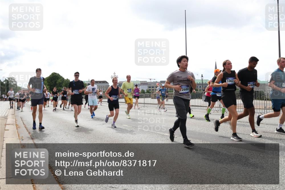 29.06.2025 - hella hamburg halbmarathon Lena Gebhardt http://msf.ph/oto/8371817 29.06.2025 10:39:45 Lombardsbrücke 3178, 17379, 199, 2680, 7634, 1062, 062, 1058, 1076, 1586, 1856, 1883, 1899, 2092, 2313, 2578, 2843, 2976, 3046, 3275, 3353, 3727, 3882, 3883, 3884, 4298, 4603, 4609, 4752, 4855, 4882, 5045, 5229, 5654, 5701, 5877, 5901, 6321, 6342, 6343, 6427, 6428, 6698, 6719, 6726, 6739, 6748, 7045, 7053, 7125, 7199, 7429, 7455, 7456, 7501, 7524, 7684, 8107, 8203, 8612, 8995, 9393, 9569, 9698, 9747, 9777, 10441, 10512 meine-sportfotos.de