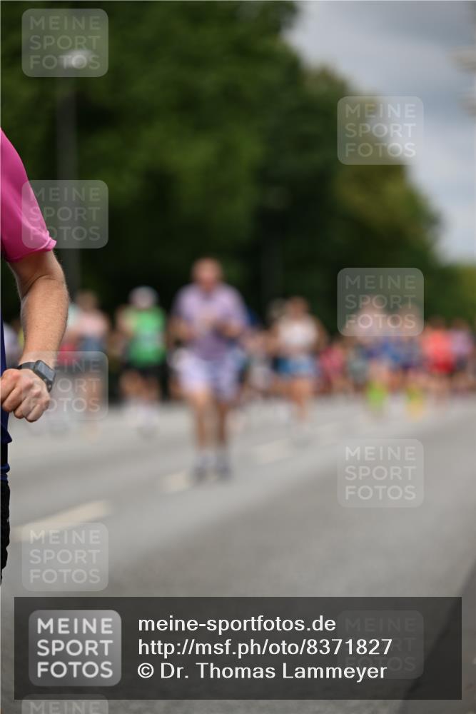 29.06.2025 - hella hamburg halbmarathon Dr. Thomas Lammeyer http://msf.ph/oto/8371827 29.06.2025 10:42:07 Kennedybrücke 1337, 1475, 1578, 1985, 2016, 2124, 2853, 3010, 3246, 3286, 3880, 4762, 5139, 5522, 5523, 5875, 6697, 6955, 7124, 7321, 7629, 8696, 8811, 8985, 9391, 9524, 9894, 10025, 10146, 10506, 10836, 11087, 11164 meine-sportfotos.de