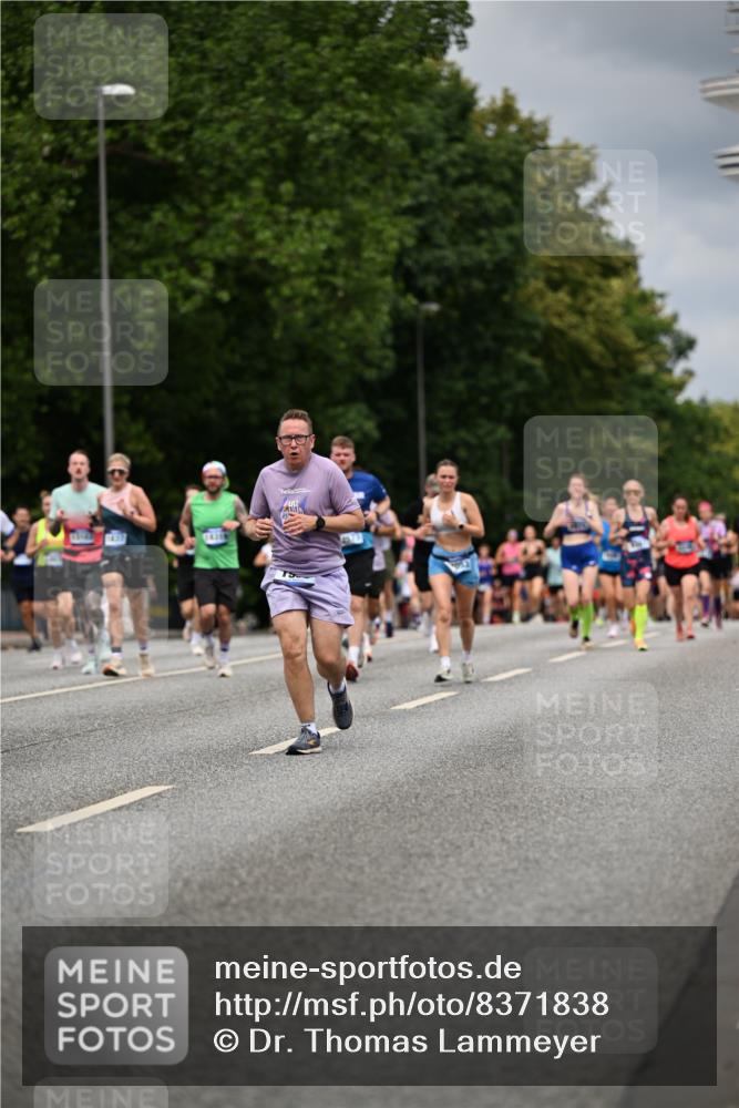 29.06.2025 - hella hamburg halbmarathon Dr. Thomas Lammeyer http://msf.ph/oto/8371838 29.06.2025 10:42:07 Kennedybrücke 1337, 1475, 1578, 1985, 2016, 2124, 2853, 3010, 3246, 3286, 3880, 4762, 5139, 5522, 5523, 5875, 6697, 6955, 7124, 7321, 7629, 8696, 8811, 8985, 9391, 9524, 9894, 10025, 10146, 10506, 10836, 11087, 11164 meine-sportfotos.de