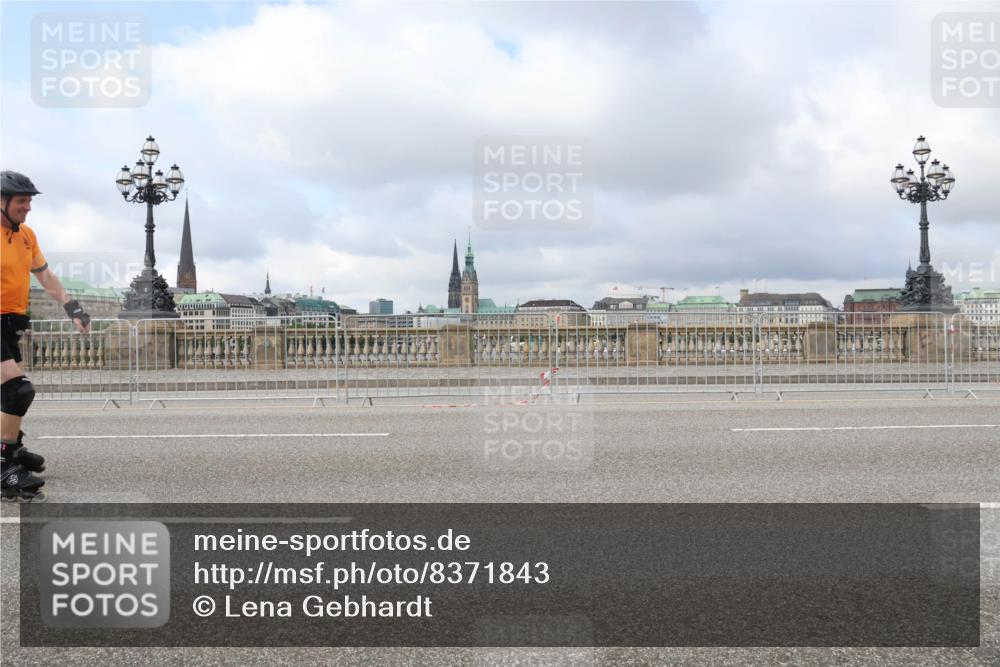 29.06.2025 - hella hamburg halbmarathon Lena Gebhardt http://msf.ph/oto/8371843 29.06.2025 09:12:06 Lombardsbrücke  meine-sportfotos.de