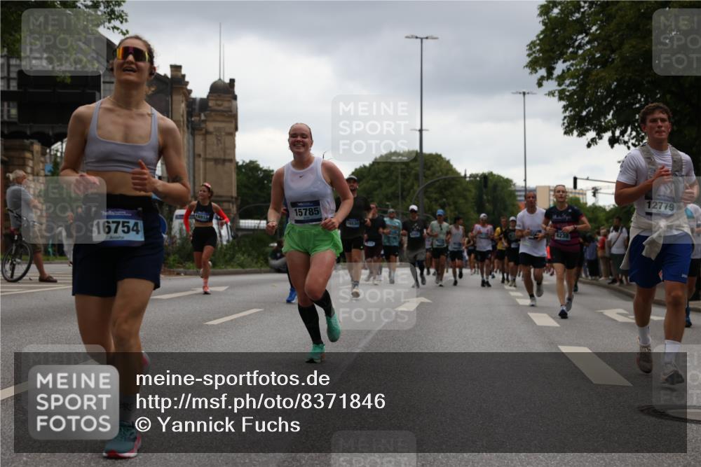 29.06.2025 - hella hamburg halbmarathon Yannick Fuchs http://msf.ph/oto/8371846 29.06.2025 10:53:43 20KM 2780, 3169, 4238, 4379, 4796, 4986, 6327, 6470, 7824, 8030, 8326, 8481, 8807, 9741, 9985, 10488, 10587, 11018, 11114, 11158, 11159, 11250, 11757, 12406, 12779, 13036, 13706, 14471, 14928, 15083, 15525, 15785, 15914, 16227, 16530, 16754, 16915, 17176, 17304, 17860, 18377, 18485, 18855, 19178 meine-sportfotos.de