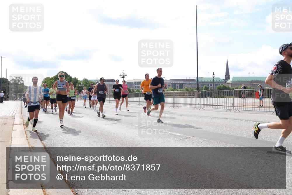 29.06.2025 - hella hamburg halbmarathon Lena Gebhardt http://msf.ph/oto/8371857 29.06.2025 10:14:57 Lombardsbrücke 13393, 16036, 14195, 17708, 560, 1071, 1296, 1379, 1406, 1524, 1575, 1728, 1745, 2046, 2140, 2281, 2494, 2601, 2690, 2990, 3020, 3025, 3154, 3454, 3507, 3509, 3513, 3650, 3691, 3834, 3844, 4495, 4641, 5191, 5608, 5670, 5800, 5981, 6181, 6248, 6317, 6935, 7195, 7439, 7802, 7881, 8055, 8147, 8237, 8239, 8275, 8522, 8563, 8609, 8755, 8854, 9113, 9173, 9556, 9663, 9709, 9911, 9975, 10391, 10589, 10610, 10717, 10963, 11271, 11598 meine-sportfotos.de