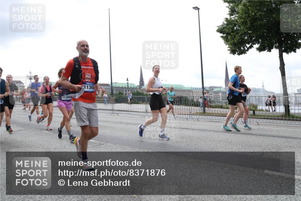29.06.2025 - hella hamburg halbmarathon Lena Gebhardt http://msf.ph/oto/8371876 29.06.2025 10:48:58 Lombardsbrücke 8, 11364, 11365, 3661, 1142, 1167, 1584, 2160, 2395, 2437, 2438, 2541, 2713, 2716, 2792, 2927, 3070, 3086, 3215, 3253, 4403, 5010, 5118, 5479, 5480, 5551, 6015, 6437, 6566, 6979, 7062, 7203, 7931, 7936, 7947, 7948, 8719, 8760, 9245, 9341, 9359, 9552, 9787, 10033, 10038, 10059, 10081, 10204, 10366, 10524, 10654, 10656, 10782, 10785, 11000, 11031, 11192, 11364, 11365, 13814, 13845, 15715, 16498, 16499, 16701 meine-sportfotos.de
