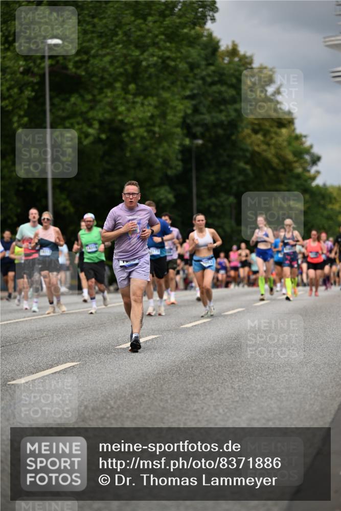 29.06.2025 - hella hamburg halbmarathon Dr. Thomas Lammeyer http://msf.ph/oto/8371886 29.06.2025 10:42:08 Kennedybrücke 1337, 1475, 1578, 1985, 2124, 2853, 3010, 3246, 3286, 3880, 4762, 5139, 5522, 5523, 5875, 6697, 6955, 7124, 7321, 7629, 8696, 8811, 8985, 9391, 9524, 9894, 10025, 10146, 10506, 10836, 11087, 11164 meine-sportfotos.de
