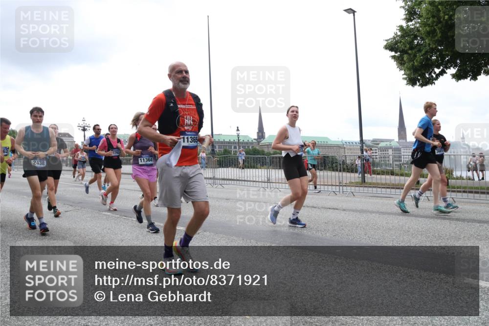 29.06.2025 - hella hamburg halbmarathon Lena Gebhardt http://msf.ph/oto/8371921 29.06.2025 10:48:59 Lombardsbrücke 62, 2438, 1762, 11364, 11365, 3661, 1142, 1167, 1584, 2160, 2395, 2437, 2438, 2541, 2713, 2716, 2792, 2927, 3070, 3086, 3215, 3253, 4403, 4525, 4527, 5010, 5118, 5479, 5480, 5551, 6015, 6437, 6566, 6979, 7062, 7203, 7931, 7936, 7947, 7948, 8549, 8719, 8760, 9245, 9341, 9359, 9552, 9787, 10033, 10038, 10059, 10081, 10204, 10366, 10479, 10524, 10654, 10656, 10782, 10785, 11000, 11031, 11192, 11364, 11365, 13814, 13845, 15715, 16498, 16499, 16701 meine-sportfotos.de