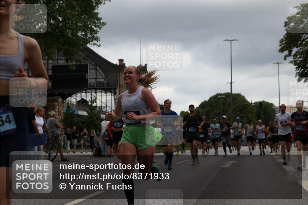 29.06.2025 - hella hamburg halbmarathon Yannick Fuchs http://msf.ph/oto/8371933 29.06.2025 10:53:44 20KM 1544, 2780, 3169, 4238, 4379, 4796, 4986, 6327, 6470, 7824, 8030, 8326, 8481, 8807, 9741, 9985, 10488, 11018, 11114, 11158, 11159, 11250, 11757, 12406, 12779, 13036, 13706, 14471, 14928, 15083, 15525, 15673, 15785, 15914, 16227, 16530, 16754, 16915, 17176, 17304, 17860, 18377, 18485, 18855, 19178 meine-sportfotos.de