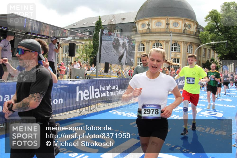 29.06.2025 - hella hamburg halbmarathon Michael Strokosch http://msf.ph/oto/8371959 29.06.2025 10:58:42 Ziel 1319, 2619, 2656, 2978, 3251, 4467, 6592, 6595, 7082, 7659, 8322, 10943, 11605, 11846, 12809, 12862, 13694, 15197, 16189, 18501, 18587 meine-sportfotos.de