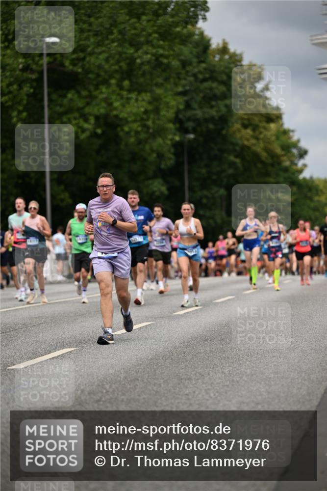 29.06.2025 - hella hamburg halbmarathon Dr. Thomas Lammeyer http://msf.ph/oto/8371976 29.06.2025 10:42:08 Kennedybrücke 1337, 1475, 1578, 1985, 2124, 2853, 3010, 3246, 3286, 3880, 4762, 5139, 5522, 5523, 5875, 6697, 6955, 7124, 7321, 7629, 8696, 8811, 8985, 9391, 9524, 9894, 10025, 10146, 10506, 10836, 11087, 11164 meine-sportfotos.de
