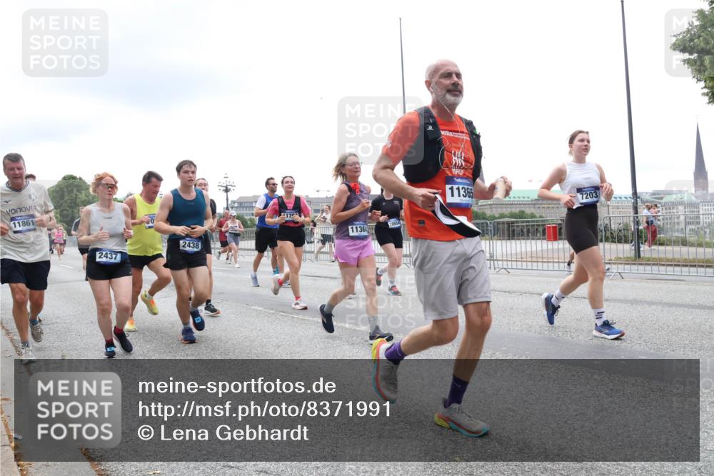 29.06.2025 - hella hamburg halbmarathon Lena Gebhardt http://msf.ph/oto/8371991 29.06.2025 10:48:59 Lombardsbrücke 11861, 2438, 2437, 417, 11364, 10654, 11365, 7203, 1142, 1167, 1584, 2160, 2395, 2437, 2438, 2541, 2713, 2716, 2792, 2927, 3070, 3086, 3215, 3253, 4403, 4525, 4527, 5010, 5118, 5479, 5480, 5551, 6015, 6437, 6566, 6979, 7062, 7203, 7931, 7936, 7947, 7948, 8549, 8719, 8760, 9245, 9341, 9359, 9552, 9787, 10033, 10038, 10059, 10081, 10204, 10366, 10479, 10524, 10654, 10656, 10782, 10785, 11000, 11031, 11192, 11364, 11365, 13814, 13845, 15715, 16498, 16499, 16701 meine-sportfotos.de