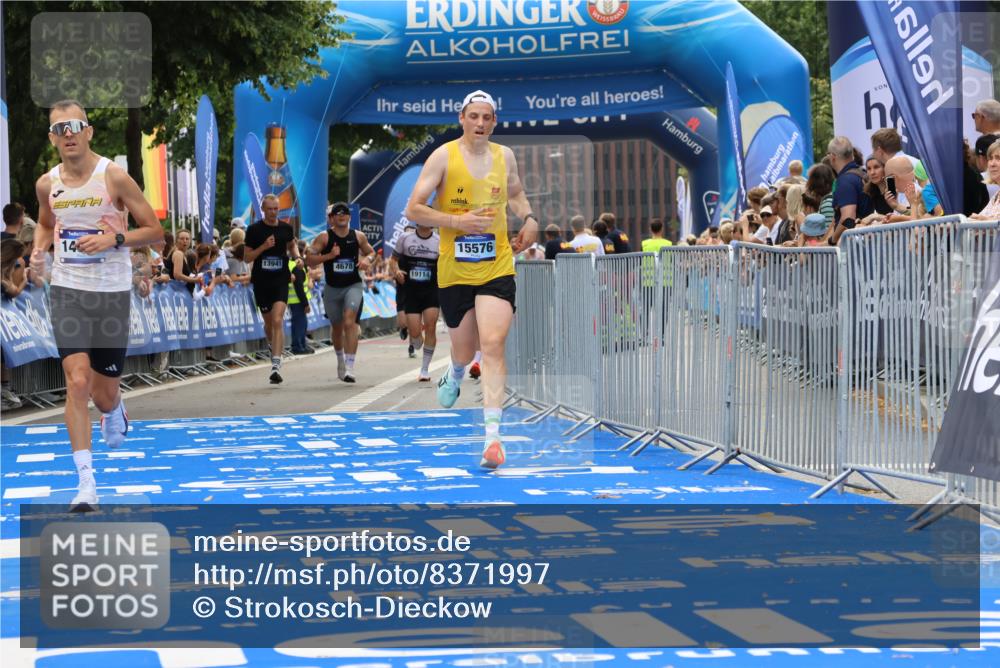 29.06.2025 - hella hamburg halbmarathon Strokosch-Dieckow http://msf.ph/oto/8371997 29.06.2025 10:27:22 Ziel 4678, 9804, 13941, 14019, 15136, 15576, 15583, 18037, 18124, 18567, 19114 meine-sportfotos.de