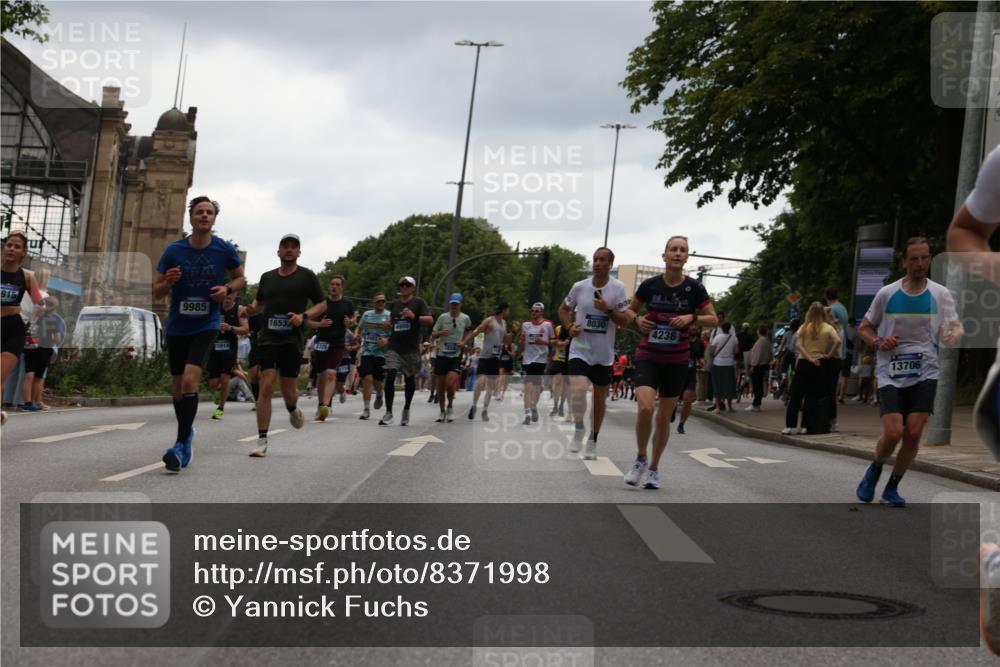 29.06.2025 - hella hamburg halbmarathon Yannick Fuchs http://msf.ph/oto/8371998 29.06.2025 10:53:44 20KM 1544, 2780, 3169, 4238, 4379, 4796, 4986, 6327, 6470, 7824, 8030, 8326, 8481, 8807, 9741, 9985, 10488, 11018, 11114, 11158, 11159, 11250, 11757, 12406, 12779, 13036, 13706, 14471, 14928, 15083, 15525, 15673, 15785, 15914, 16227, 16530, 16754, 16915, 17176, 17304, 17860, 18377, 18485, 18855, 19178 meine-sportfotos.de