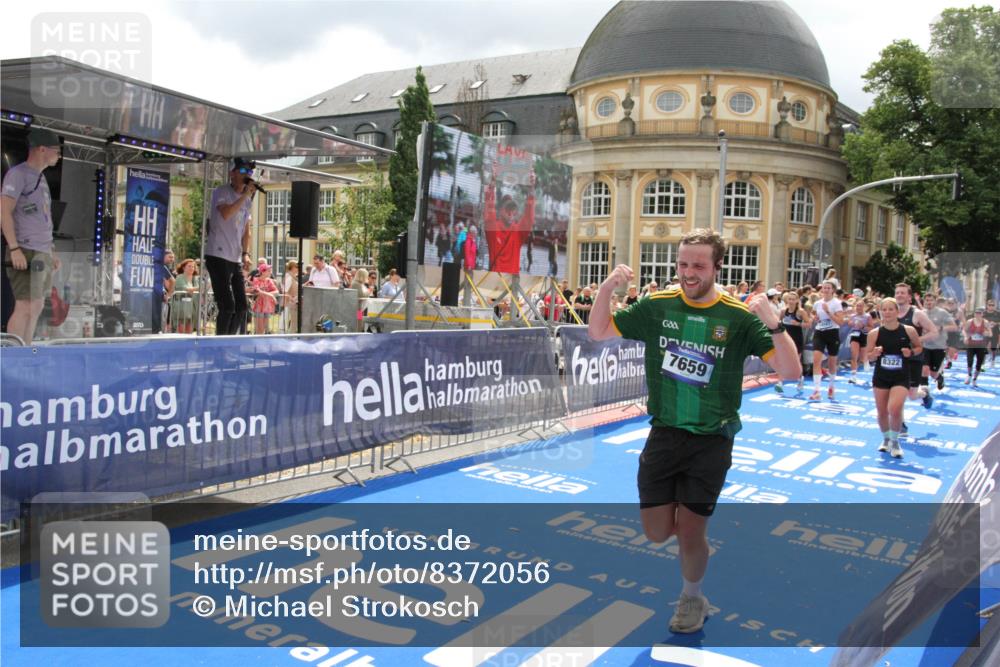 29.06.2025 - hella hamburg halbmarathon Michael Strokosch http://msf.ph/oto/8372056 29.06.2025 10:58:43 Ziel 1319, 2619, 2656, 2978, 4467, 5675, 6592, 6595, 7659, 8322, 8929, 10943, 11605, 11846, 12809, 12862, 13512, 13694, 15197, 16189, 18501, 18587 meine-sportfotos.de