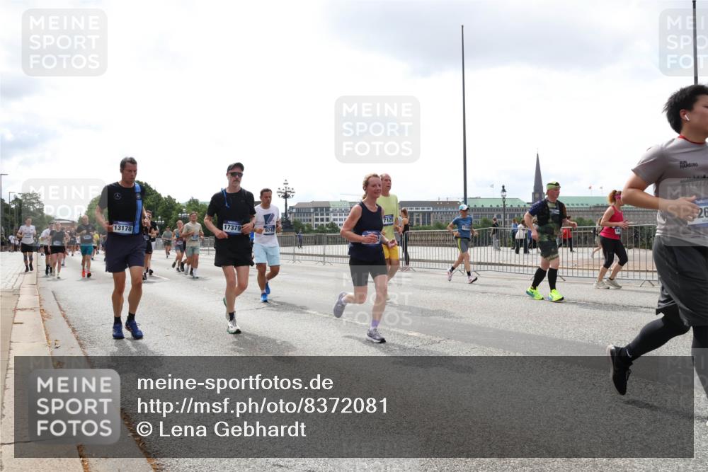 29.06.2025 - hella hamburg halbmarathon Lena Gebhardt http://msf.ph/oto/8372081 29.06.2025 10:39:46 Lombardsbrücke 7125, 13178, 17379, 9747, 1446, 26, 1058, 1076, 1586, 1856, 1883, 1899, 2313, 2578, 2888, 2976, 3046, 3275, 3353, 3882, 3883, 3884, 4298, 4603, 4609, 4752, 4855, 5045, 5229, 5654, 5701, 5877, 5901, 6321, 6342, 6343, 6427, 6428, 6698, 6719, 6726, 6739, 6748, 7045, 7053, 7125, 7199, 7429, 7455, 7456, 7501, 7524, 7684, 8107, 8203, 8612, 8995, 9393, 9569, 9698, 9747, 9777, 10441, 10512 meine-sportfotos.de