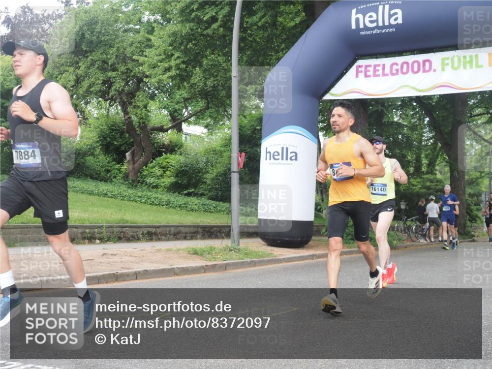 29.06.2025 - hella hamburg halbmarathon KatJ http://msf.ph/oto/8372097 29.06.2025 10:23:49 Zwischen KM18-KM19 1217, 7884, 7972 meine-sportfotos.de