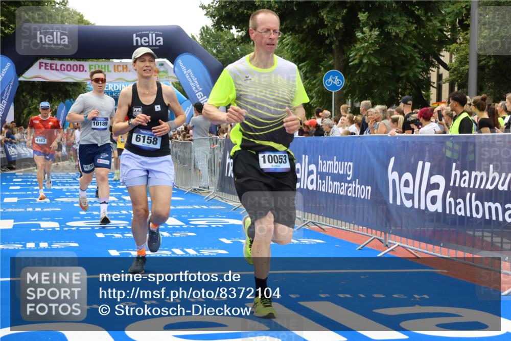 29.06.2025 - hella hamburg halbmarathon Strokosch-Dieckow http://msf.ph/oto/8372104 29.06.2025 10:49:18 Ziel 1342, 2013, 4183, 4185, 6158, 8112, 9348, 10053, 10189, 11779, 11819, 12670, 13450, 14526, 14838, 15422, 15784, 15894, 15966, 16369 meine-sportfotos.de