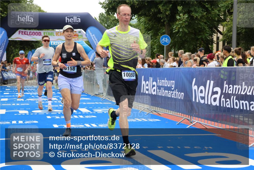 29.06.2025 - hella hamburg halbmarathon Strokosch-Dieckow http://msf.ph/oto/8372128 29.06.2025 10:49:18 Ziel 1342, 2013, 4183, 4185, 6158, 8112, 9348, 10053, 10189, 11779, 11819, 12670, 13450, 14526, 14838, 15422, 15784, 15894, 15966, 16369 meine-sportfotos.de