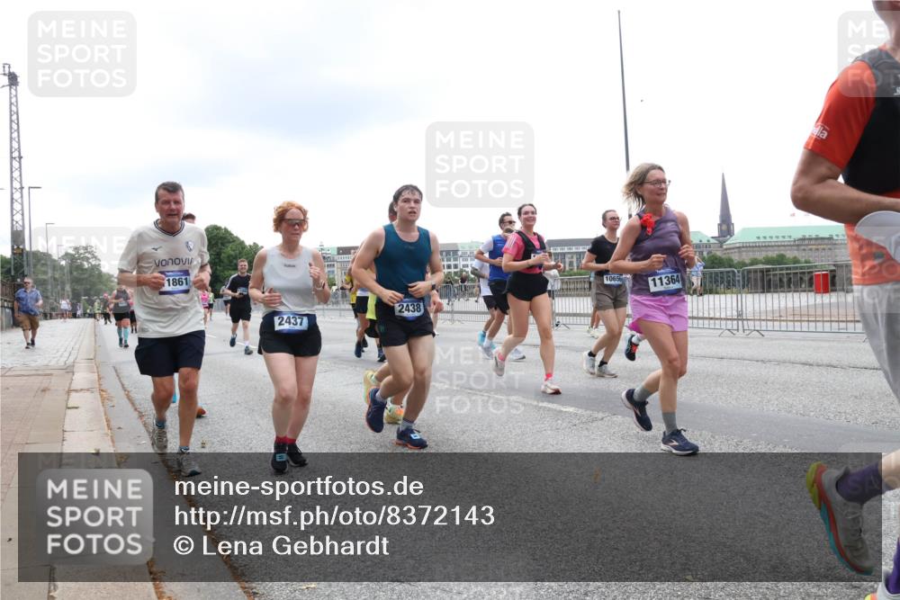 29.06.2025 - hella hamburg halbmarathon Lena Gebhardt http://msf.ph/oto/8372143 29.06.2025 10:48:59 Lombardsbrücke 1861, 10656, 2437, 2438, 11364, 1142, 1167, 1584, 2160, 2395, 2437, 2438, 2541, 2713, 2716, 2792, 2927, 3070, 3086, 3215, 3253, 4403, 4525, 4527, 5010, 5118, 5479, 5480, 5551, 6015, 6437, 6566, 6979, 7062, 7203, 7931, 7936, 7947, 7948, 8549, 8719, 8760, 9245, 9341, 9359, 9552, 9787, 10033, 10038, 10059, 10081, 10204, 10366, 10479, 10524, 10654, 10656, 10782, 10785, 11000, 11031, 11192, 11364, 11365, 13814, 13845, 15715, 16498, 16499, 16701 meine-sportfotos.de