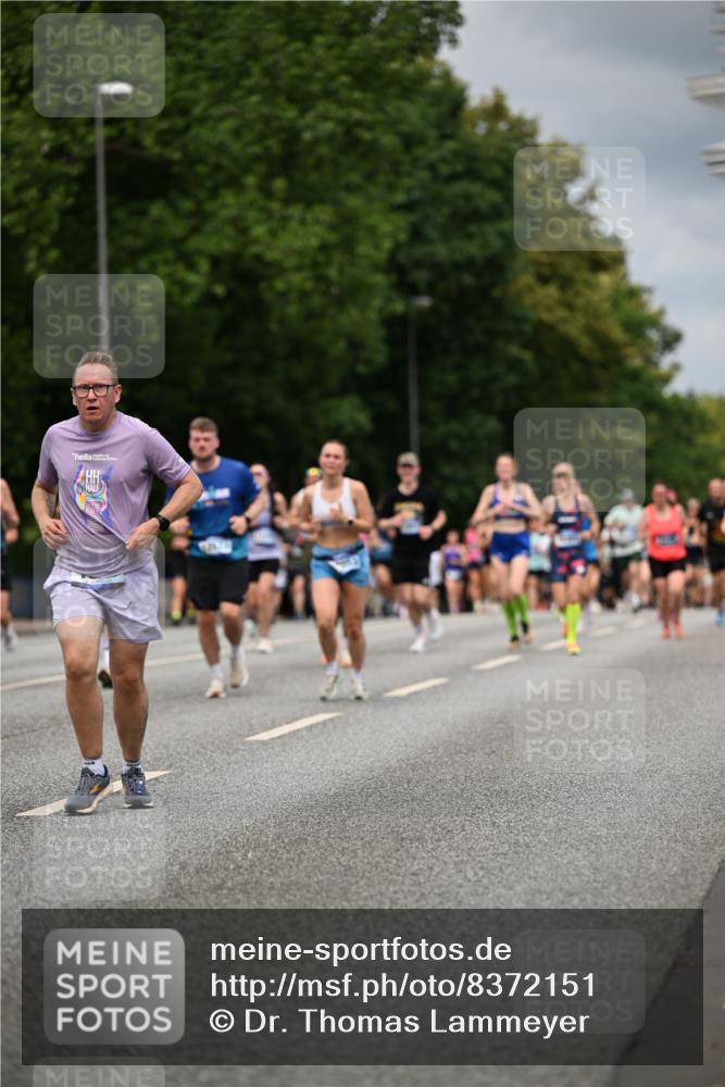 29.06.2025 - hella hamburg halbmarathon Dr. Thomas Lammeyer http://msf.ph/oto/8372151 29.06.2025 10:42:09 Kennedybrücke 1475, 1578, 1985, 2124, 2853, 3010, 3246, 3286, 3880, 4762, 5139, 5522, 5523, 5875, 6697, 6955, 7321, 7629, 8696, 8811, 8985, 9391, 9524, 9894, 10025, 10146, 10506, 10836, 11087, 11164 meine-sportfotos.de