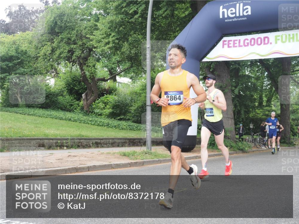 29.06.2025 - hella hamburg halbmarathon KatJ http://msf.ph/oto/8372178 29.06.2025 10:23:49 Zwischen KM18-KM19 1217, 7884, 7972 meine-sportfotos.de