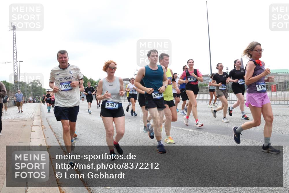 29.06.2025 - hella hamburg halbmarathon Lena Gebhardt http://msf.ph/oto/8372212 29.06.2025 10:49:00 Lombardsbrücke 11861, 2437, 13775, 2438, 11762, 10656, 10654, 1136, 1142, 1167, 1584, 2160, 2395, 2437, 2438, 2541, 2713, 2716, 2792, 2927, 3070, 3086, 3215, 3232, 3253, 4403, 4525, 4527, 5010, 5118, 5463, 5479, 5480, 5551, 6015, 6437, 6566, 6979, 7062, 7203, 7931, 7936, 7947, 7948, 8549, 8719, 8760, 9245, 9341, 9359, 9552, 9787, 10033, 10038, 10081, 10130, 10204, 10366, 10479, 10524, 10654, 10656, 10782, 10785, 11000, 11031, 11192, 11364, 11365, 13814, 13845, 16498, 16499, 16701 meine-sportfotos.de