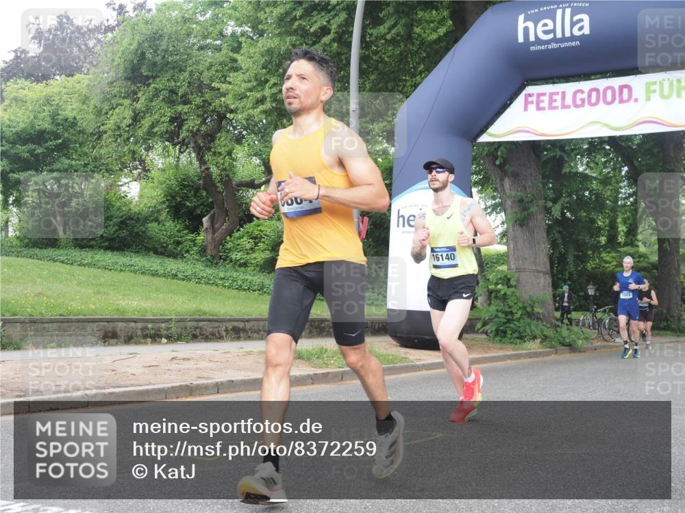 29.06.2025 - hella hamburg halbmarathon KatJ http://msf.ph/oto/8372259 29.06.2025 10:23:49 Zwischen KM18-KM19 1217, 7884, 7972 meine-sportfotos.de