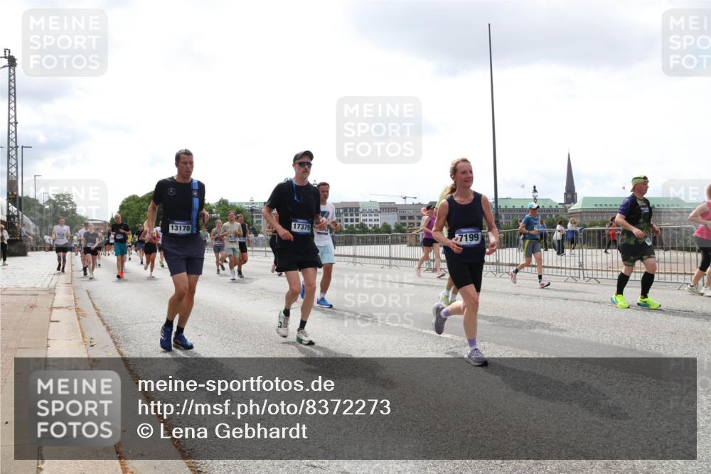 29.06.2025 - hella hamburg halbmarathon Lena Gebhardt http://msf.ph/oto/8372273 29.06.2025 10:39:46 Lombardsbrücke 13178, 17379, 7199, 1058, 1076, 1586, 1856, 1883, 1899, 2313, 2578, 2888, 2976, 3046, 3275, 3353, 3882, 3883, 3884, 4298, 4603, 4609, 4752, 4855, 5045, 5229, 5654, 5701, 5877, 5901, 6321, 6342, 6343, 6427, 6428, 6698, 6719, 6726, 6739, 6748, 7045, 7053, 7125, 7199, 7429, 7455, 7456, 7501, 7524, 7684, 8107, 8203, 8612, 8995, 9393, 9569, 9698, 9747, 9777, 10441, 10512 meine-sportfotos.de