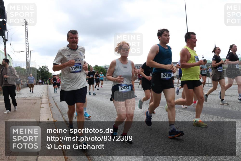 29.06.2025 - hella hamburg halbmarathon Lena Gebhardt http://msf.ph/oto/8372309 29.06.2025 10:49:00 Lombardsbrücke 11861, 2437, 2438, 1065, 1055, 1142, 1167, 1584, 2160, 2395, 2437, 2438, 2541, 2713, 2716, 2792, 2927, 3070, 3086, 3215, 3232, 3253, 4403, 4525, 4527, 5010, 5118, 5463, 5479, 5480, 5551, 6015, 6437, 6566, 6979, 7062, 7203, 7931, 7936, 7947, 7948, 8549, 8719, 8760, 9245, 9341, 9359, 9552, 9787, 10033, 10038, 10081, 10130, 10204, 10366, 10479, 10524, 10654, 10656, 10782, 10785, 11000, 11031, 11192, 11364, 11365, 13814, 13845, 16498, 16499, 16701 meine-sportfotos.de