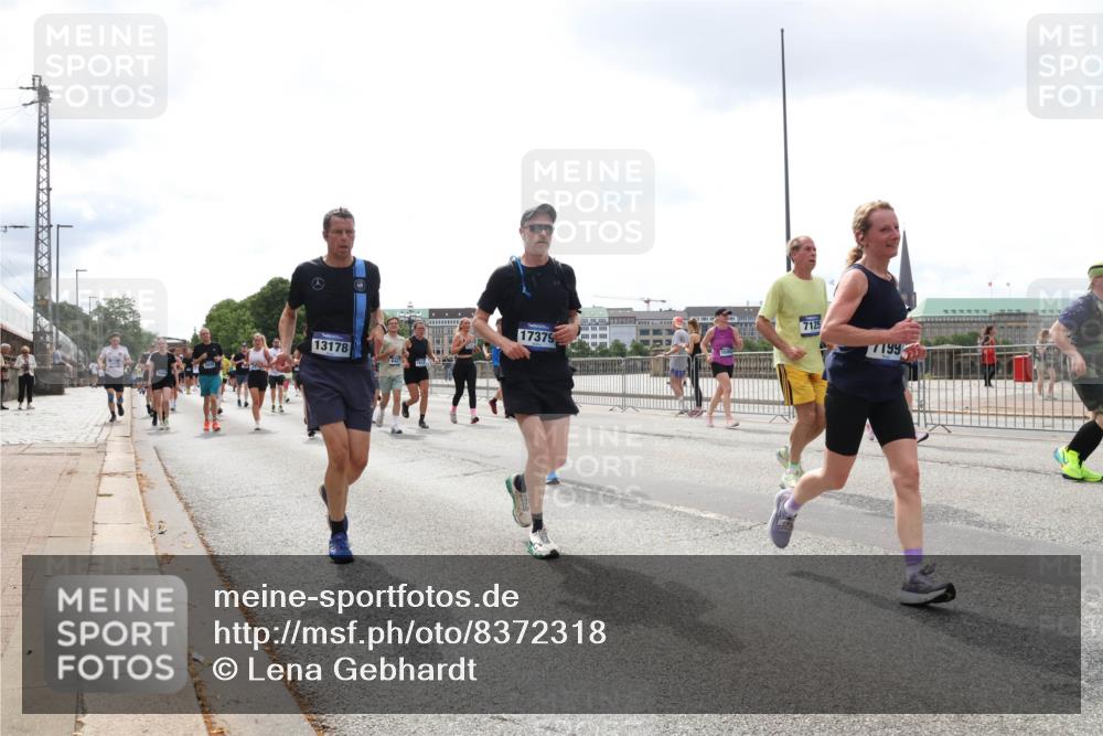 29.06.2025 - hella hamburg halbmarathon Lena Gebhardt http://msf.ph/oto/8372318 29.06.2025 10:39:46 Lombardsbrücke 7125, 17379, 7199, 13178, 1058, 1076, 1586, 1856, 1883, 1899, 2313, 2578, 2888, 2976, 3046, 3275, 3353, 3882, 3883, 3884, 4298, 4603, 4609, 4752, 4855, 5045, 5229, 5654, 5701, 5877, 5901, 6321, 6342, 6343, 6427, 6428, 6698, 6719, 6726, 6739, 6748, 7045, 7053, 7125, 7199, 7429, 7455, 7456, 7501, 7524, 7684, 8107, 8203, 8612, 8995, 9393, 9569, 9698, 9747, 9777, 10441, 10512 meine-sportfotos.de
