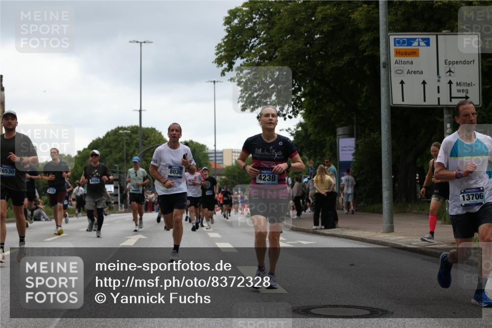 29.06.2025 - hella hamburg halbmarathon Yannick Fuchs http://msf.ph/oto/8372328 29.06.2025 10:53:46 20KM 1544, 2780, 3169, 3780, 4238, 4379, 4796, 4986, 6327, 6470, 7824, 8030, 8326, 8481, 8807, 9741, 9985, 10281, 10301, 10488, 11018, 11114, 11158, 11159, 11250, 11757, 12406, 12446, 12779, 13036, 13706, 14471, 14928, 15083, 15525, 15673, 15785, 15914, 16227, 16530, 16754, 16915, 17176, 17304, 17860, 18377, 18485, 18624, 18855, 19178 meine-sportfotos.de