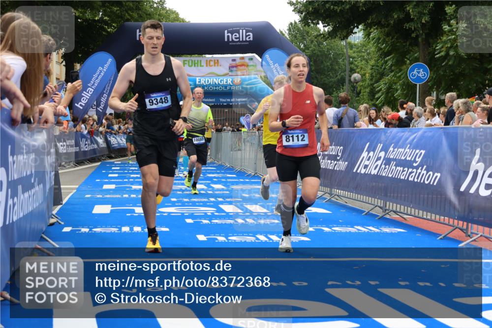 29.06.2025 - hella hamburg halbmarathon Strokosch-Dieckow http://msf.ph/oto/8372368 29.06.2025 10:49:15 Ziel 2013, 4183, 4185, 6158, 6389, 8112, 9348, 10053, 10184, 10189, 11819, 13450, 14526, 15422, 15523, 16369, 16414, 16731, 18842 meine-sportfotos.de