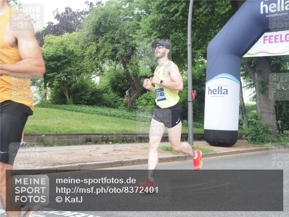 29.06.2025 - hella hamburg halbmarathon KatJ http://msf.ph/oto/8372401 29.06.2025 10:23:50 Zwischen KM18-KM19 1217, 7884, 7972 meine-sportfotos.de
