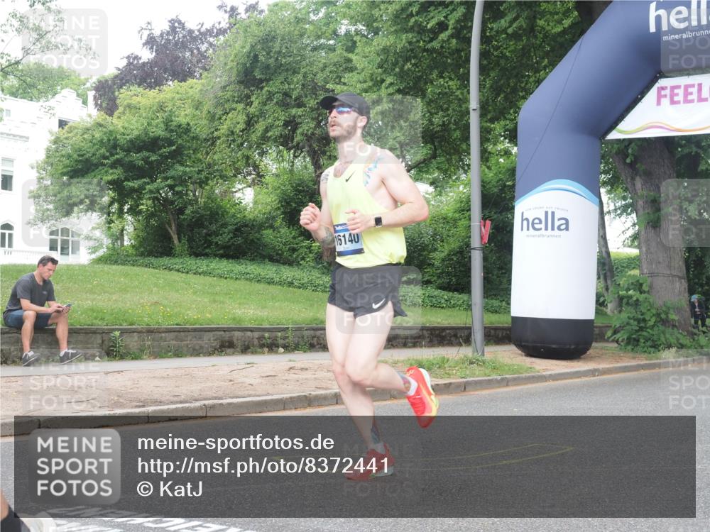 29.06.2025 - hella hamburg halbmarathon KatJ http://msf.ph/oto/8372441 29.06.2025 10:23:50 Zwischen KM18-KM19 1217, 7884, 7972 meine-sportfotos.de