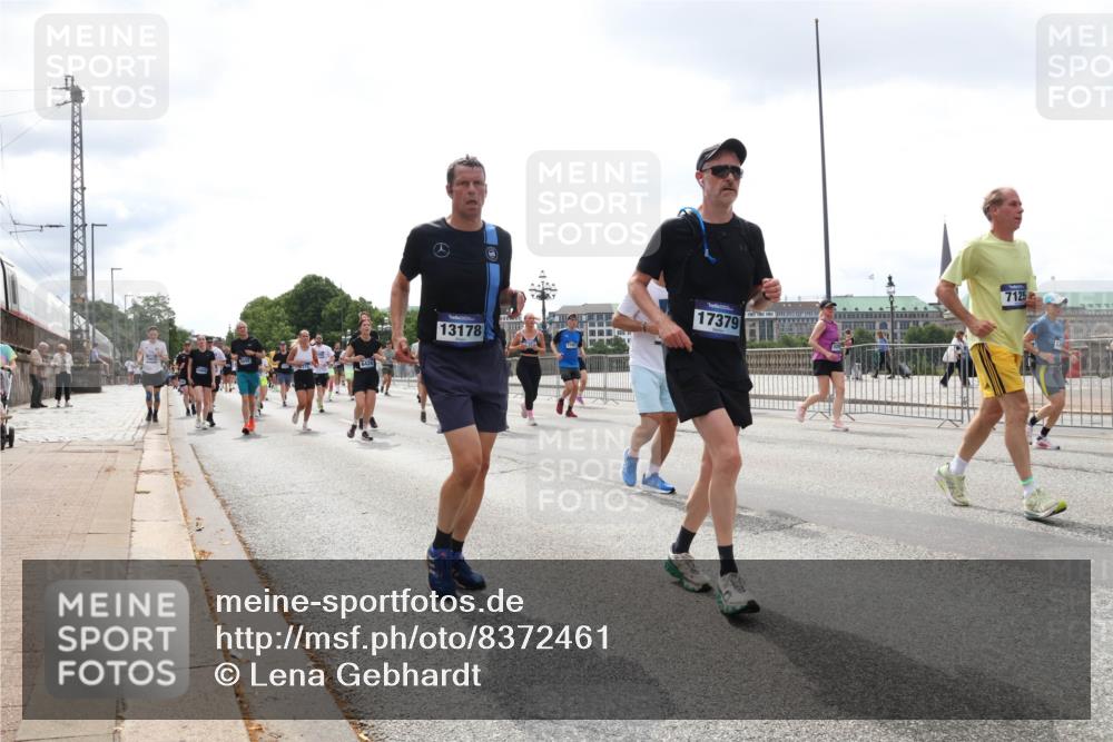 29.06.2025 - hella hamburg halbmarathon Lena Gebhardt http://msf.ph/oto/8372461 29.06.2025 10:39:47 Lombardsbrücke 13178, 17379, 7125, 1058, 1076, 1586, 1856, 1883, 1899, 2313, 2578, 2888, 2976, 3046, 3275, 3353, 3882, 3883, 3884, 4298, 4603, 4609, 4752, 4855, 5045, 5229, 5654, 5701, 5877, 5901, 6321, 6342, 6343, 6427, 6428, 6698, 6719, 6726, 6739, 6748, 6750, 7045, 7053, 7125, 7199, 7429, 7455, 7456, 7501, 7524, 7684, 8107, 8203, 8612, 8995, 9393, 9569, 9698, 9747, 9777, 10441, 10512 meine-sportfotos.de