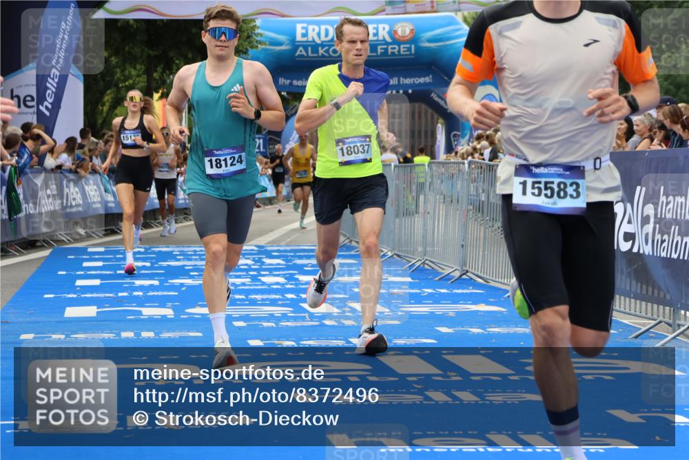 29.06.2025 - hella hamburg halbmarathon Strokosch-Dieckow http://msf.ph/oto/8372496 29.06.2025 10:27:17 Ziel 9097, 14019, 15136, 15576, 15583, 18037, 18124 meine-sportfotos.de
